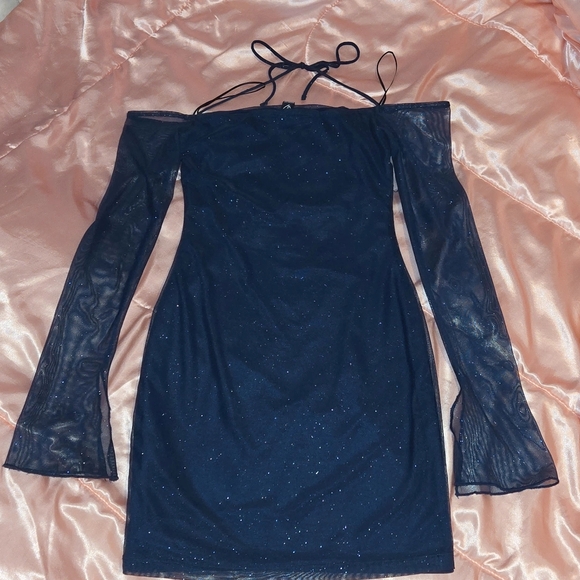 Elegant Windsor Navy Blue Off-Shoulder Dress - Picture 4 of 6